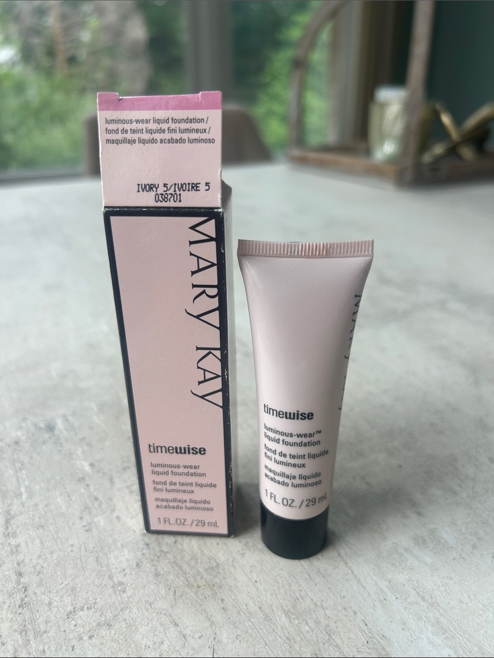Mary Kay TimeWise Luminous-Wear Liquid Foundation - Ivory 5 NIB